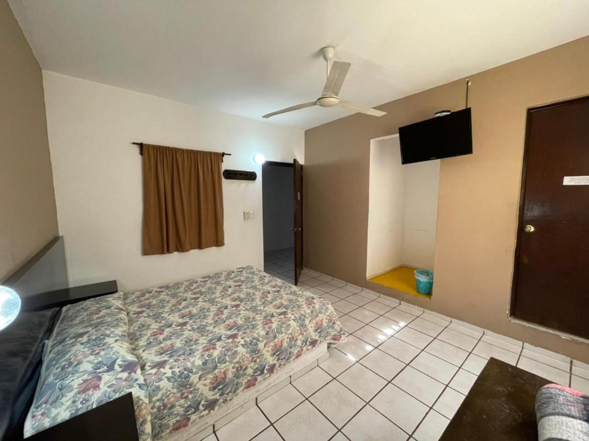 Hotel Moreno シウダー・バージェス エクステリア 写真