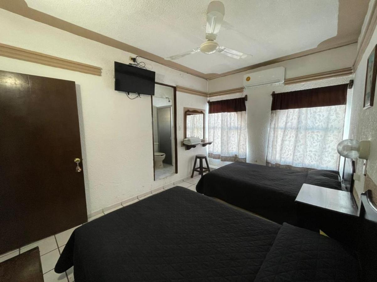 Hotel Moreno シウダー・バージェス エクステリア 写真